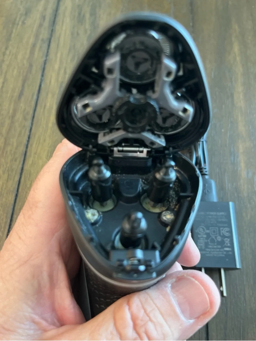 Philips Norelco : Men’s Razor / Shaver Series 2000 w/ Trimmer + Charging Cord